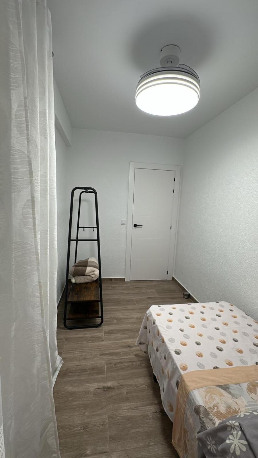 Happy Hideaway Apartment อาลิกันเต ภายนอก รูปภาพ