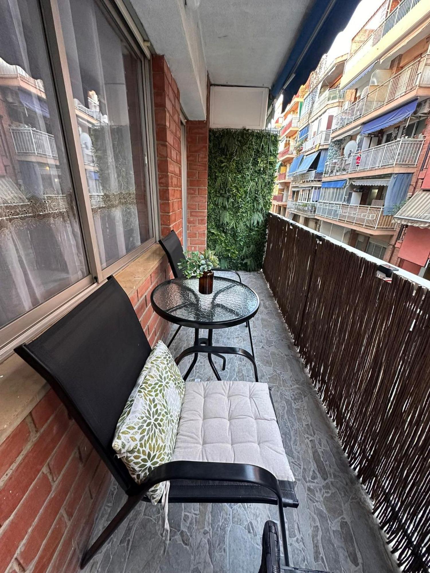 Happy Hideaway Apartment อาลิกันเต ภายนอก รูปภาพ